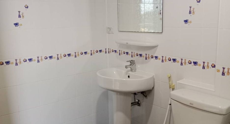 For rent 3 bedrooms condo in Watthana, Bangkok