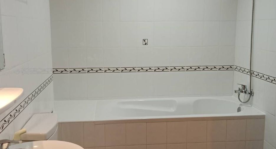 For rent 3 bedrooms condo in Watthana, Bangkok