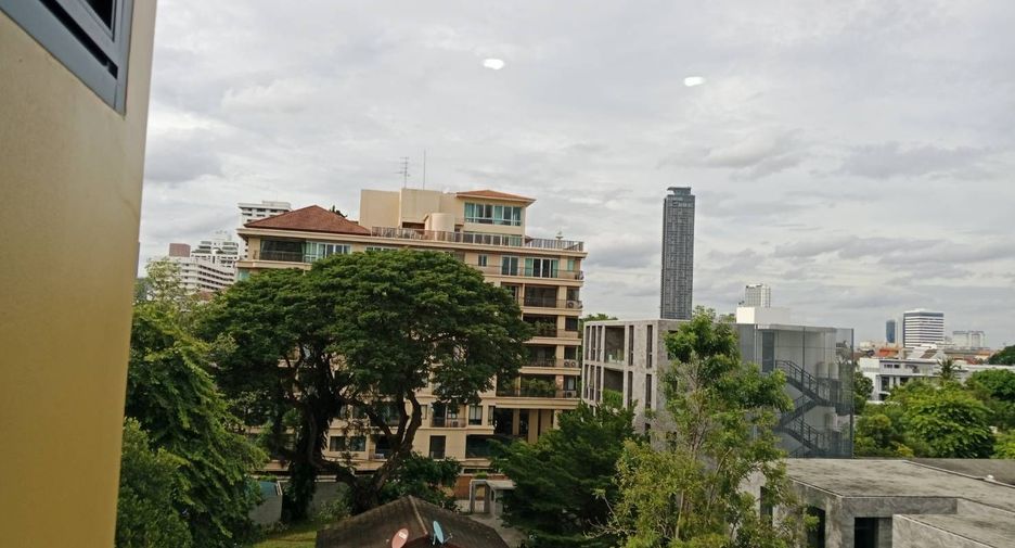 For rent 3 bedrooms condo in Watthana, Bangkok