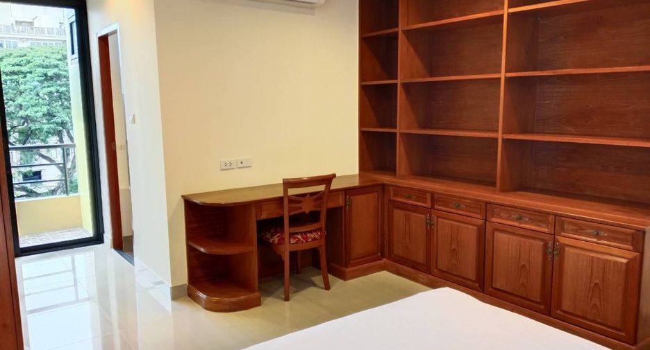 For rent 3 bedrooms condo in Watthana, Bangkok