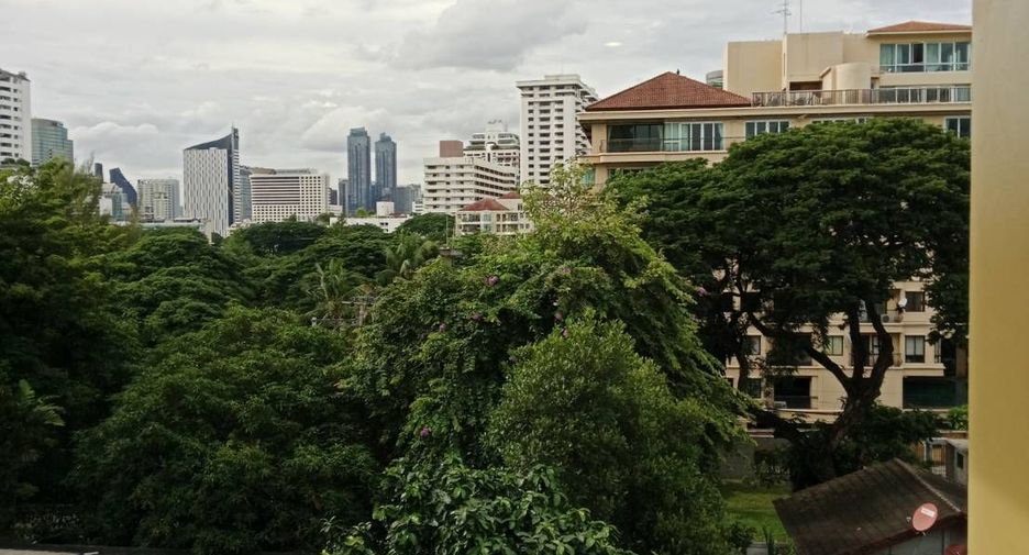 For rent 3 bedrooms condo in Watthana, Bangkok