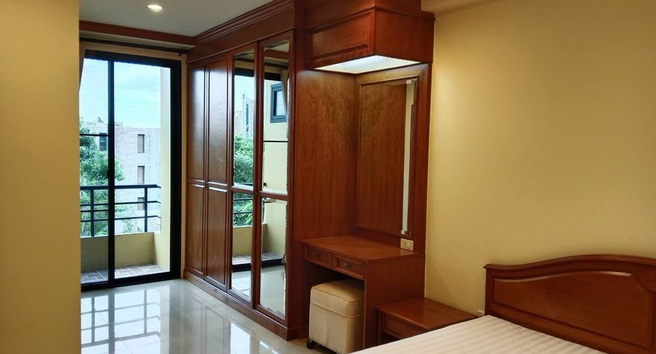 For rent 3 bedrooms condo in Watthana, Bangkok