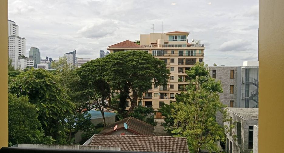 For rent 3 bedrooms condo in Watthana, Bangkok