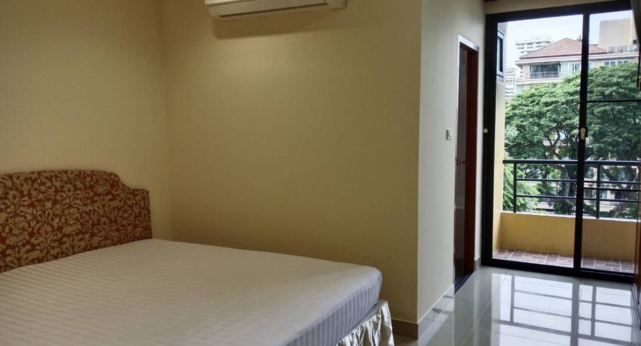 For rent 3 bedrooms condo in Watthana, Bangkok