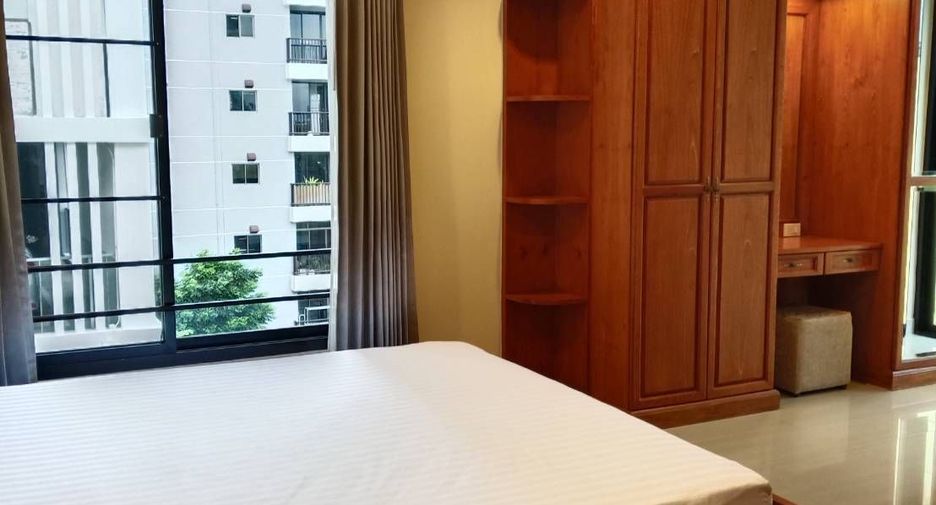 For rent 3 bedrooms condo in Watthana, Bangkok