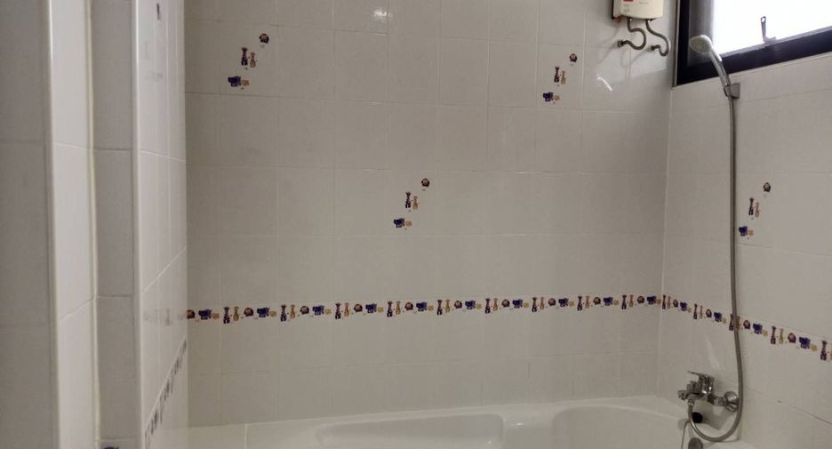 For rent 3 bedrooms condo in Watthana, Bangkok