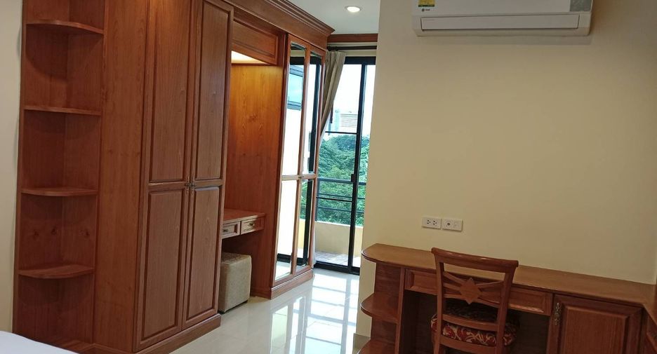For rent 3 bedrooms condo in Watthana, Bangkok