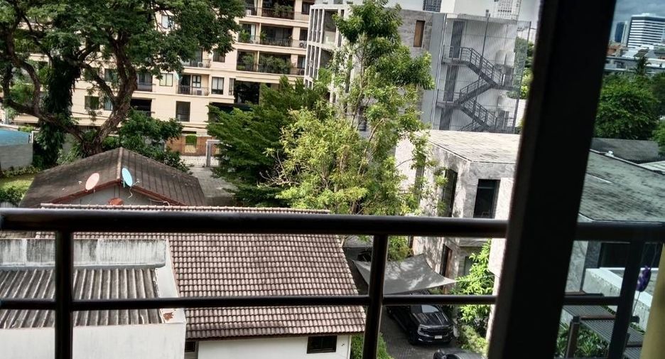 For rent 3 bedrooms condo in Watthana, Bangkok