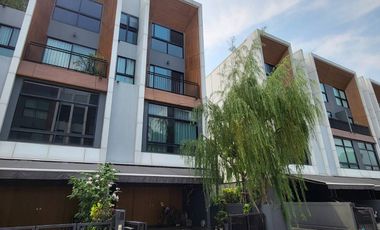 出售 3 卧室 联排别墅 在 Suan Luang, 曼谷