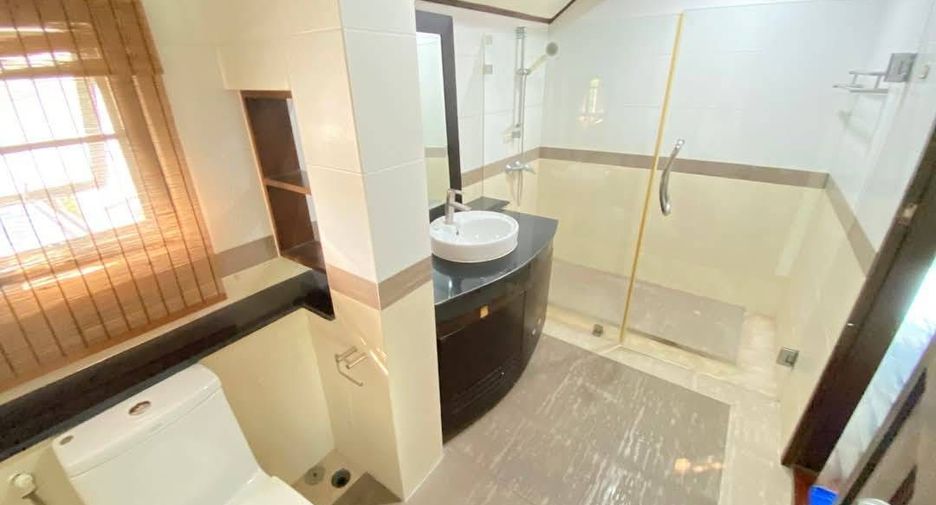 For rent 5 bedrooms villa in Bang Lamung, Chonburi