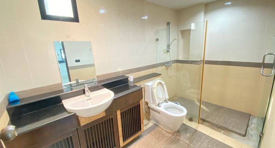 For rent 5 bedrooms villa in Bang Lamung, Chonburi
