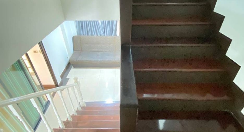 For rent 5 bedrooms villa in Bang Lamung, Chonburi