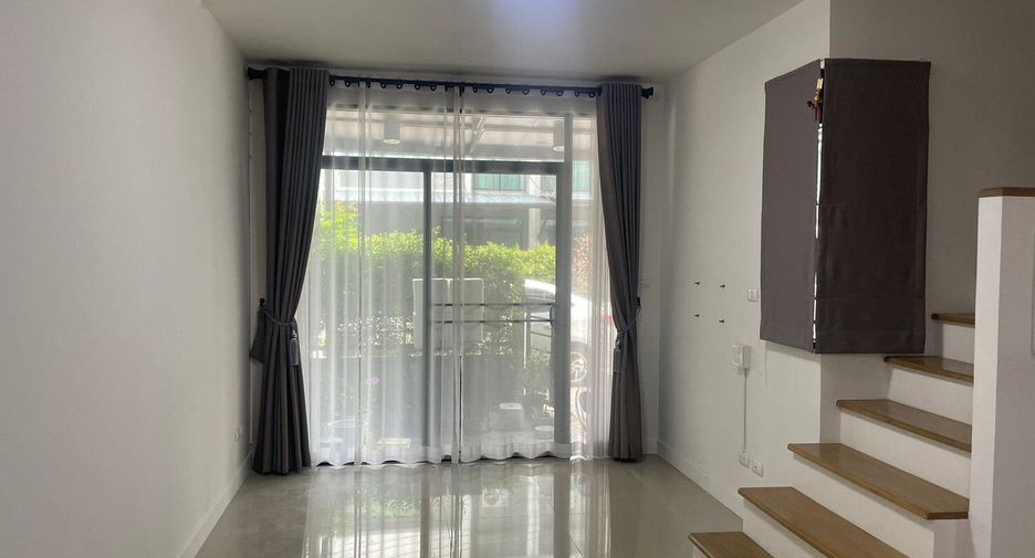 For rent 3 bedrooms townhouse in Sai Mai, Bangkok