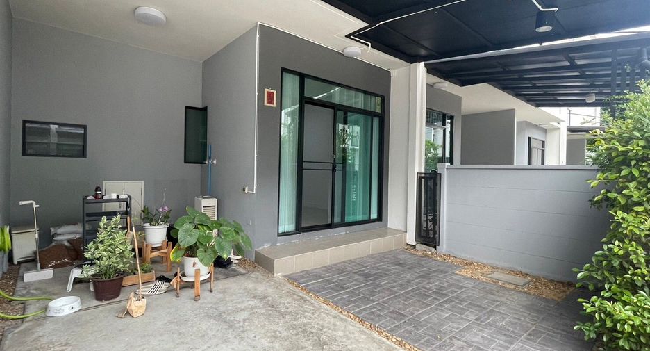 For rent 3 bedrooms townhouse in Sai Mai, Bangkok