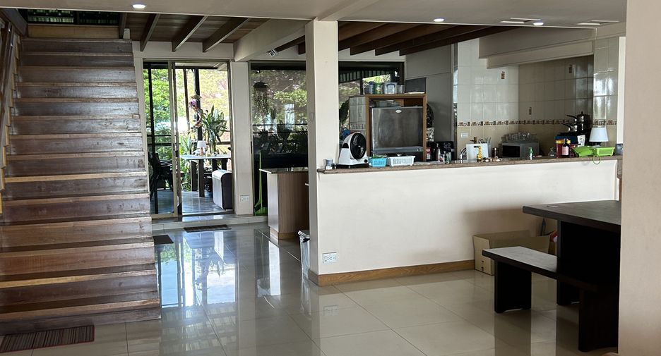 For sale 7 bedrooms retail Space in Sattahip, Chonburi