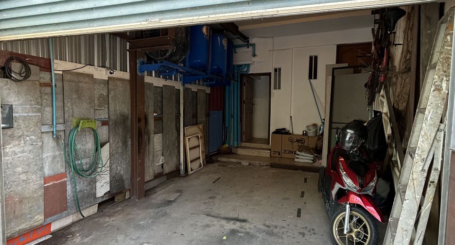 For sale 7 bedrooms retail Space in Sattahip, Chonburi