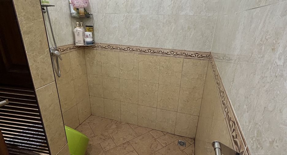 For sale 7 bedrooms retail Space in Sattahip, Chonburi