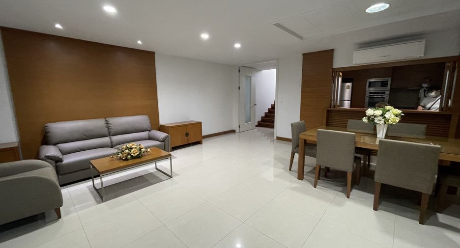 For rent 4 bedrooms house in Watthana, Bangkok