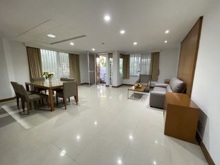 Haus zur Miete mit 4 Zimmer in Watthana, Bangkok