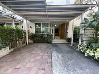 Haus zur Miete mit 4 Zimmer in Watthana, Bangkok