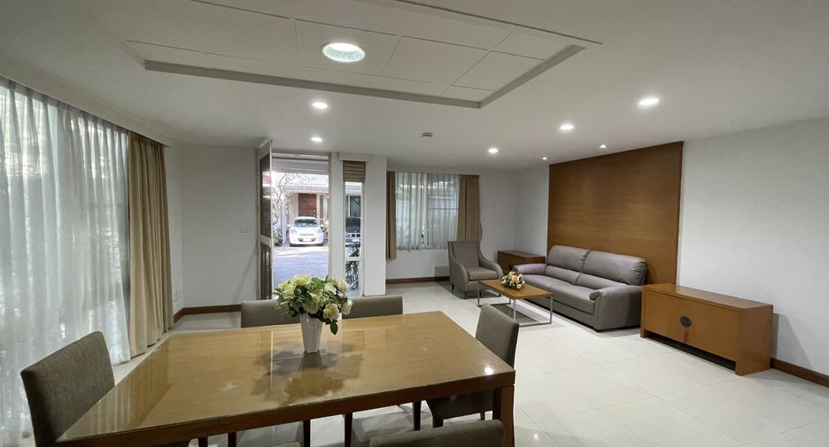 For rent 4 bedrooms house in Watthana, Bangkok