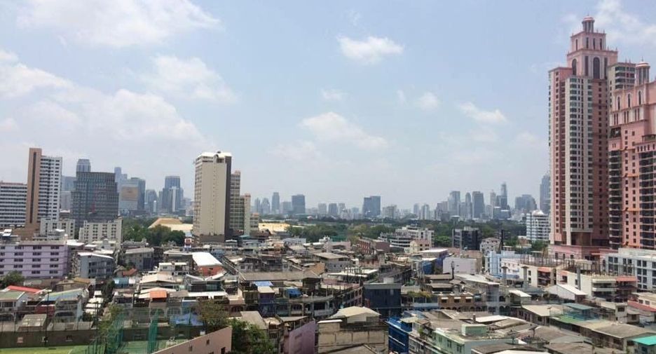 For rent 1 bed condo in Khlong Toei, Bangkok