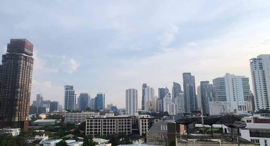 For rent 2 bedrooms condo in Watthana, Bangkok