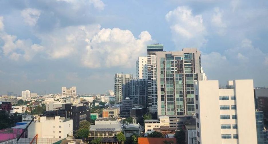 For rent 2 bedrooms condo in Watthana, Bangkok
