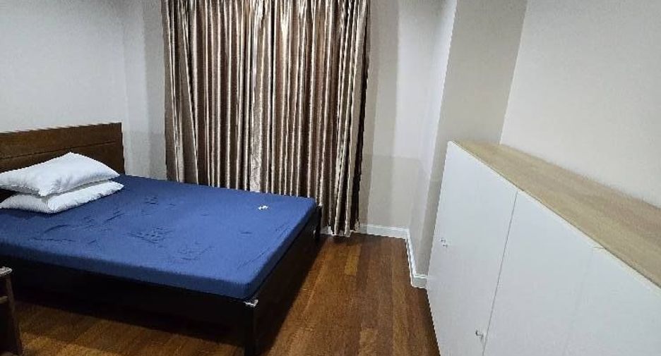 For rent 2 bedrooms condo in Huai Khwang, Bangkok