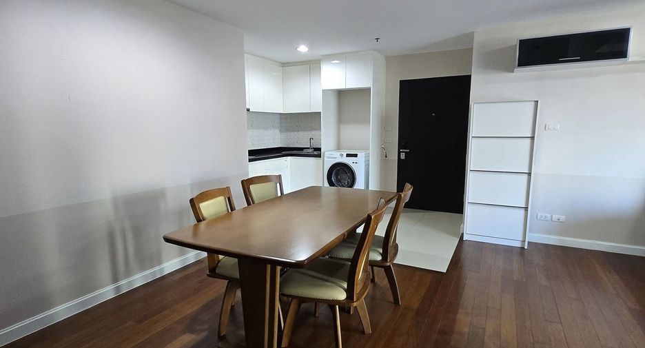 For rent 2 bedrooms condo in Huai Khwang, Bangkok