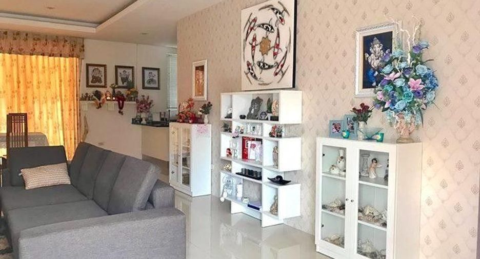 For sale 3 bedrooms villa in Bang Lamung, Chonburi