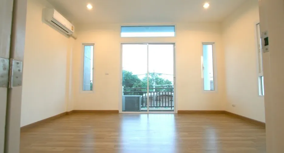 出售 和 出租 3 卧室 联排别墅 在 Bueng Kum, 曼谷