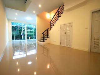 Reihenhaus zum Kauf und zur Miete mit 3 Zimmer in Bueng Kum, Bangkok