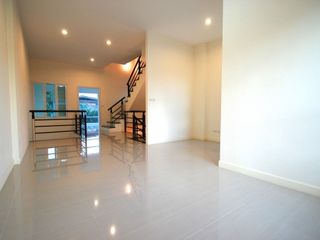 Reihenhaus zum Kauf und zur Miete mit 3 Zimmer in Bueng Kum, Bangkok