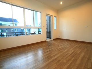 Reihenhaus zum Kauf und zur Miete mit 3 Zimmer in Bueng Kum, Bangkok
