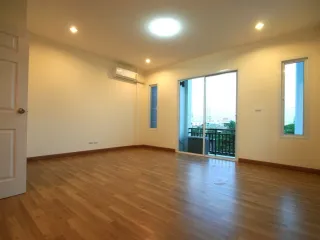 Reihenhaus zum Kauf und zur Miete mit 3 Zimmer in Bueng Kum, Bangkok