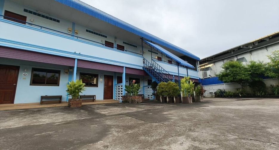 For sale 28 bedrooms hotel in Sattahip, Chonburi