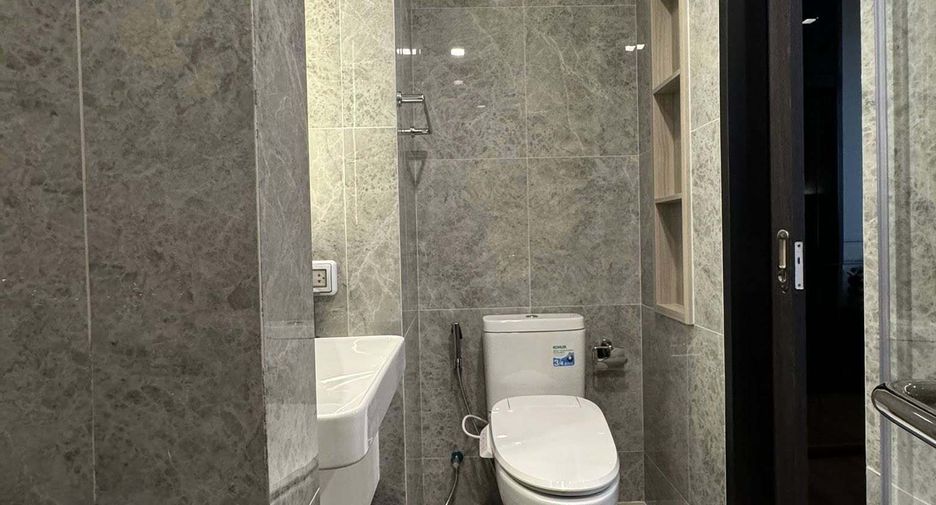 For rent studio condo in Phaya Thai, Bangkok