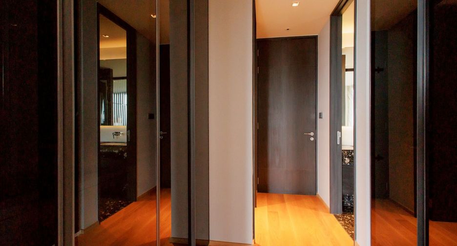 For sale そして for rent 2 ベッドルーム condo in Khlong Toei, Bangkok