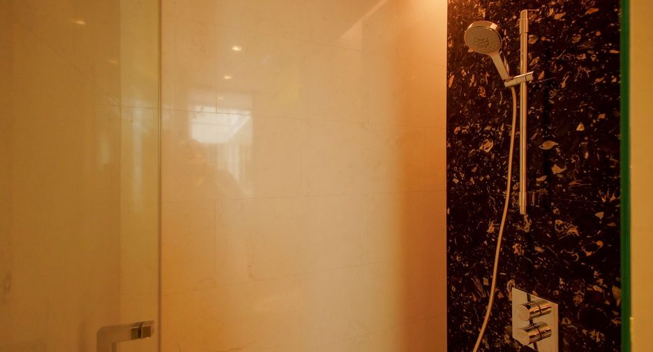For sale そして for rent 2 ベッドルーム condo in Khlong Toei, Bangkok