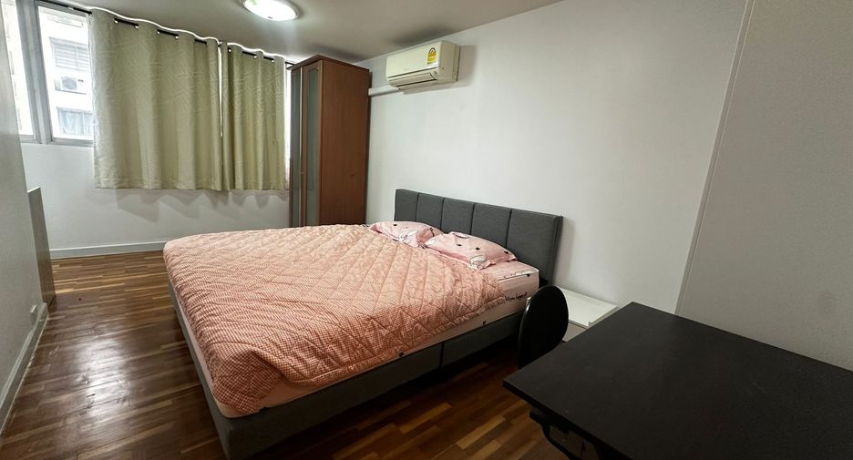 For rent 3 bedrooms condo in Watthana, Bangkok