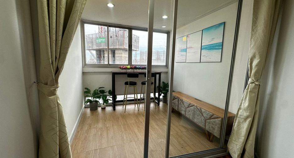 For rent 3 bedrooms condo in Watthana, Bangkok