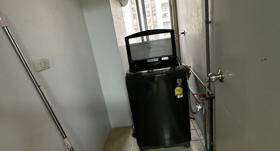 For rent 3 bedrooms condo in Watthana, Bangkok