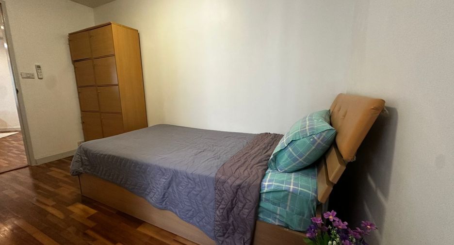 For rent 3 bedrooms condo in Watthana, Bangkok