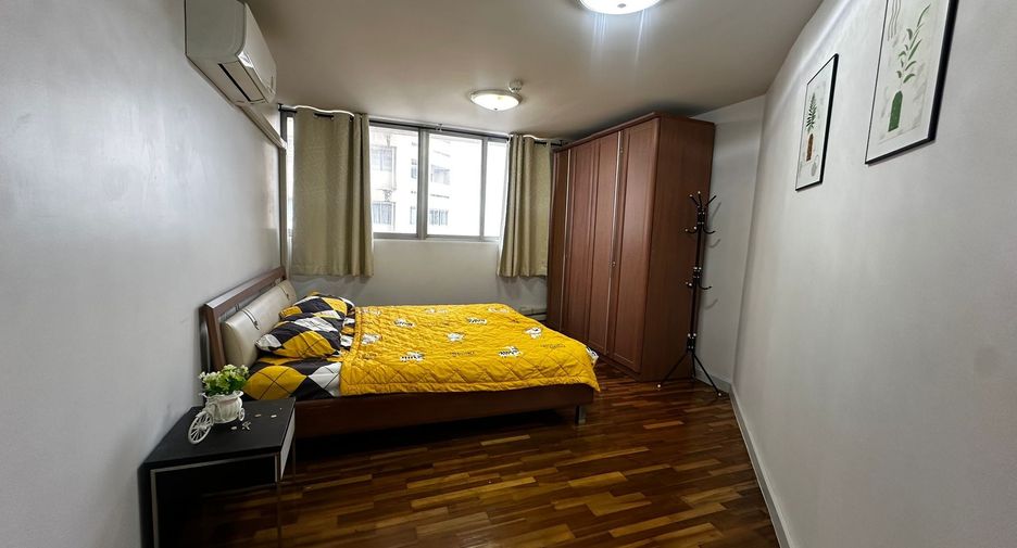 For rent 3 bedrooms condo in Watthana, Bangkok