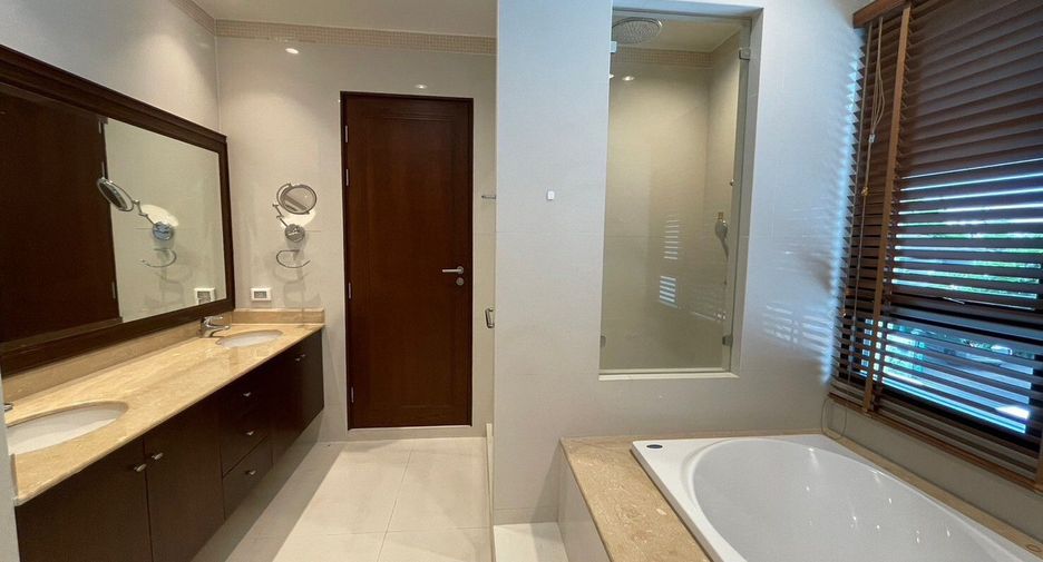 For rent 4 bedrooms villa in Suan Luang, Bangkok