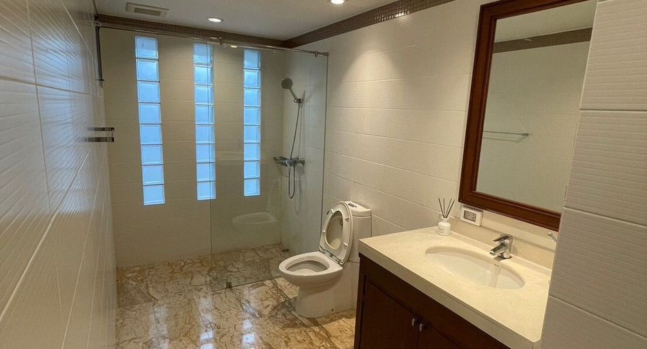 For rent 4 bedrooms villa in Suan Luang, Bangkok