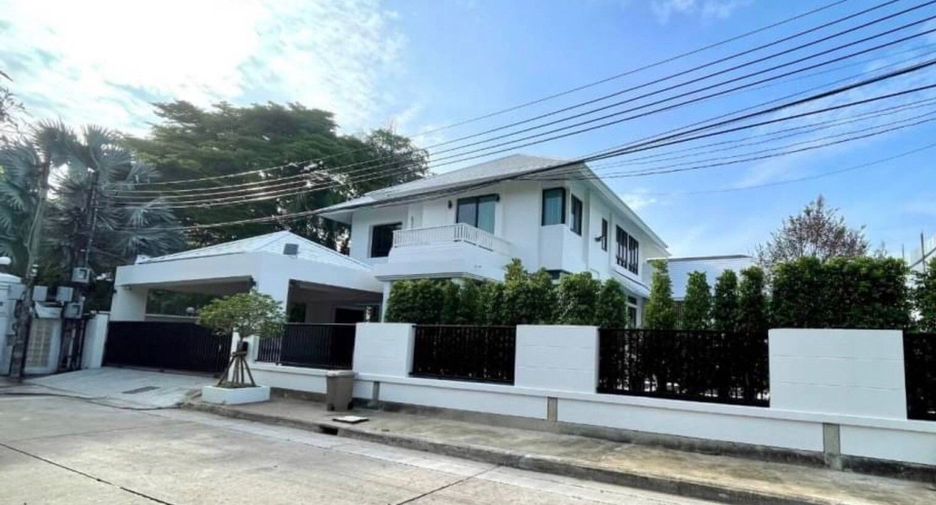 For rent 4 bedrooms villa in Suan Luang, Bangkok