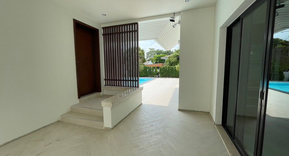 For rent 4 bedrooms villa in Suan Luang, Bangkok