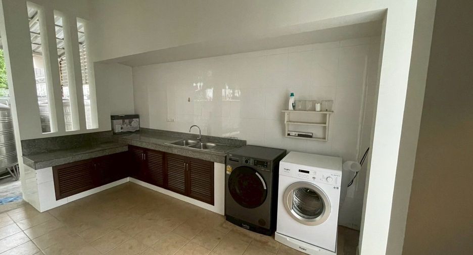 For rent 4 bedrooms villa in Suan Luang, Bangkok